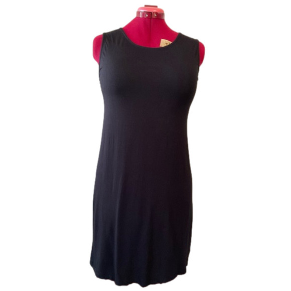 Gilmour - Black Cape  Dress - Picture 2 of 4